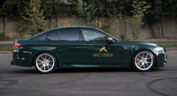 BMW M5 2013 года за 29 000 000 тг. в Алматы – фото 4