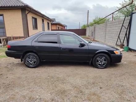 Toyota Camry 2000 года за 3 000 000 тг. в Алматы – фото 6