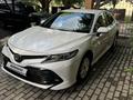 Toyota Camry 2018 года за 14 200 000 тг. в Караганда – фото 2