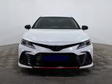 Toyota Camry 2022 года за 14 650 000 тг. в Алматы – фото 2