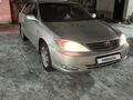 Toyota Camry 2002 годаүшін4 100 000 тг. в Актобе – фото 2