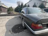 Mercedes-Benz E 230 1992 года за 1 300 000 тг. в Талдыкорган – фото 2