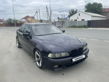 BMW 528 1997 года за 2 600 000 тг. в Атырау – фото 2