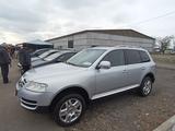 Volkswagen Touareg 2005 года за 6 200 000 тг. в Алматы – фото 2