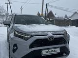 Toyota RAV4 2022 года за 18 900 000 тг. в Алматы – фото 2