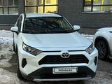 Toyota RAV4 2021 годаfor15 300 000 тг. в Астана