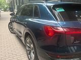 Audi e-tron 2022 года за 22 500 000 тг. в Алматы – фото 4