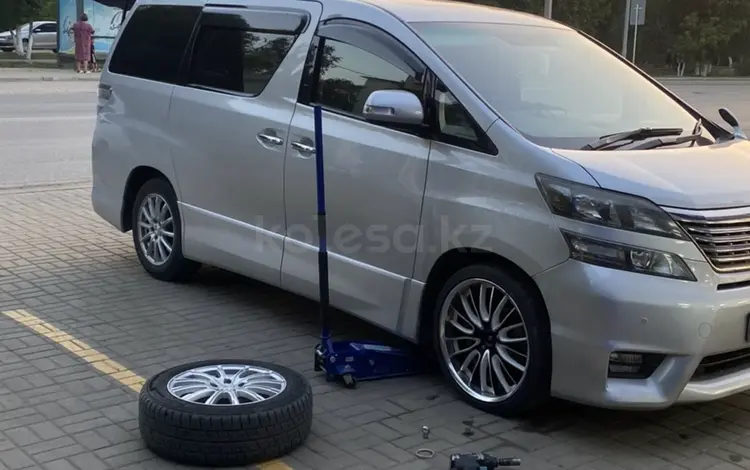 Toyota Vellfire 2009 годаfor7 300 000 тг. в Актобе