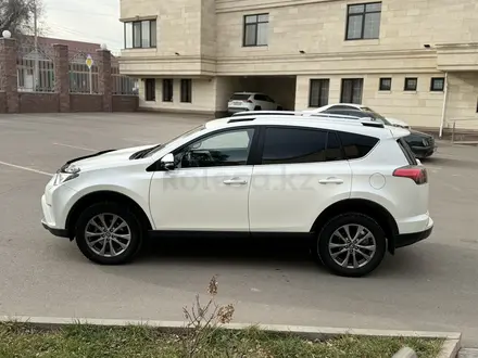 Toyota RAV4 2017 года за 12 700 000 тг. в Алматы – фото 4