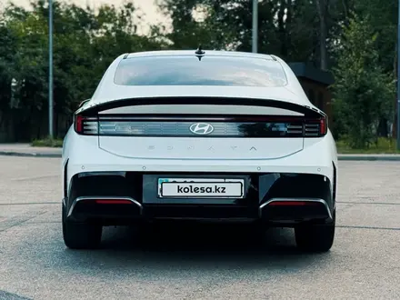 Hyundai Sonata 2024 года за 14 290 000 тг. в Алматы – фото 2