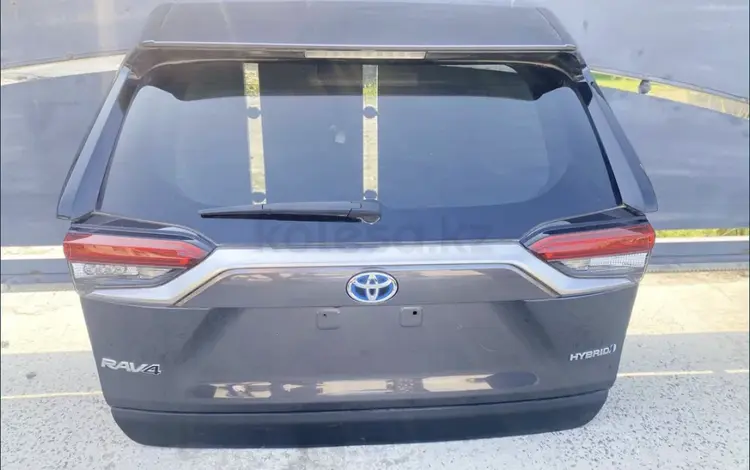 Крышка багажника Toyota RAV4 за 300 000 тг. в Алматы