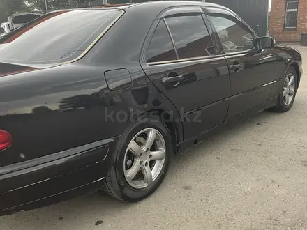 Mercedes-Benz E 230 1998 года за 2 900 000 тг. в Усть-Каменогорск – фото 4