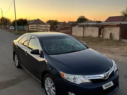 Toyota Camry 2014 года за 6 200 000 тг. в Атырау – фото 2