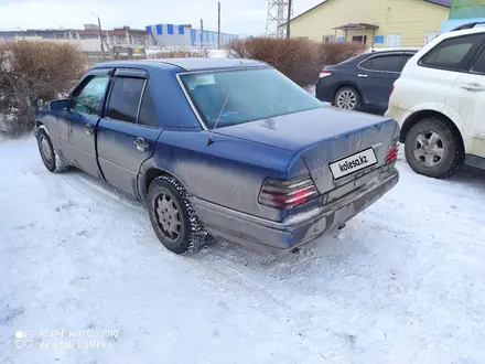 Mercedes-Benz E 200 1994 года за 950 000 тг. в Караганда – фото 8