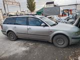 Volkswagen Passat 1998 годаfor1 350 000 тг. в Уральск – фото 2