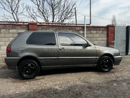 Volkswagen Golf 1994 года за 1 400 000 тг. в Каргалы – фото 3