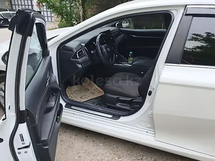Toyota Camry 2021 года за 14 000 000 тг. в Тараз – фото 4