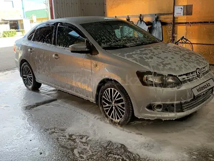 Volkswagen Polo 2014 года за 3 950 000 тг. в Актобе – фото 12