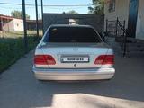 Mercedes-Benz E 240 1998 годаfor2 900 000 тг. в Шу – фото 3