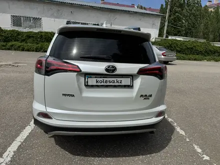 Toyota RAV4 2019 года за 11 400 000 тг. в Актобе – фото 12