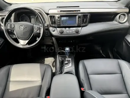 Toyota RAV4 2019 года за 11 400 000 тг. в Актобе – фото 16