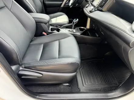 Toyota RAV4 2019 года за 11 400 000 тг. в Актобе – фото 17