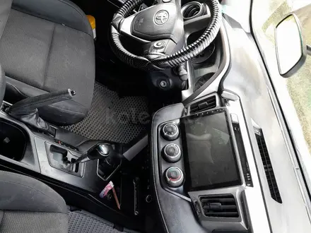 Toyota RAV4 2016 года за 9 760 000 тг. в Уральск – фото 3
