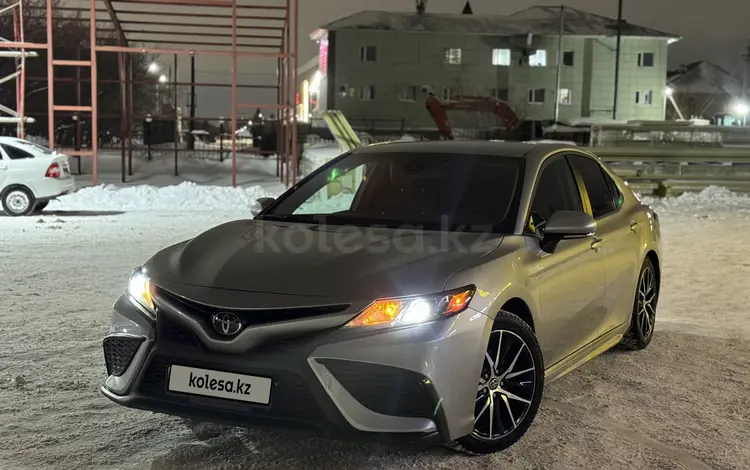 Toyota Camry 2022 года за 15 300 000 тг. в Астана