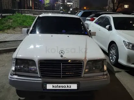 Mercedes-Benz E 220 1993 годаүшін2 200 000 тг. в Алматы