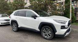 Toyota RAV4 2023 года за 16 500 000 тг. в Алматы – фото 2