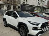 Toyota RAV4 2023 года за 17 500 000 тг. в Алматы