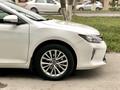 Toyota Camry 2017 года за 15 500 000 тг. в Шымкент – фото 3