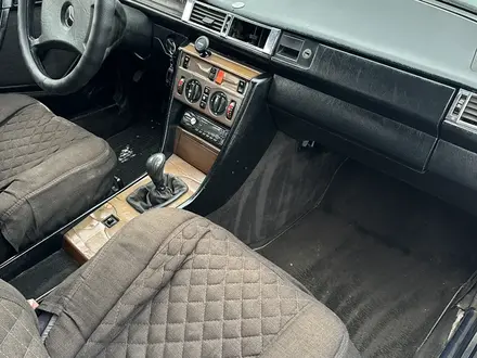 Mercedes-Benz E 230 1991 года за 700 000 тг. в Астана – фото 6