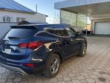 Hyundai Santa Fe 2017 года за 6 000 000 тг. в Атырау – фото 4