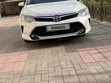 Toyota Camry 2017 года за 9 400 000 тг. в Кульсары – фото 3