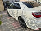 Toyota Camry 2017 года за 9 400 000 тг. в Кульсары – фото 4