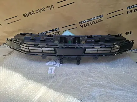 Решетка (решётка) радиатора на Toyota Camry 80 за 93 000 тг. в Шымкент