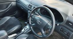 Toyota Avensis 2006 года за 4 100 000 тг. в Атырау – фото 2