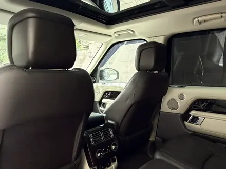 Land Rover Range Rover 2018 года за 31 500 000 тг. в Алматы – фото 11