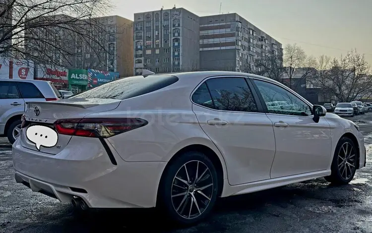 Toyota Camry 2021 года за 12 800 000 тг. в Алматы