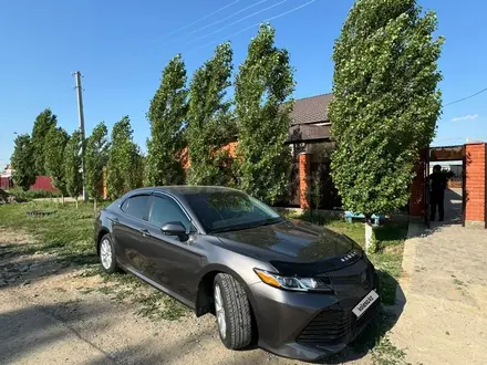 Toyota Camry 2018 года за 12 000 000 тг. в Актобе – фото 5