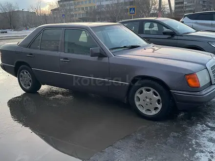 Mercedes-Benz E 200 1993 года за 1 900 000 тг. в Павлодар – фото 4