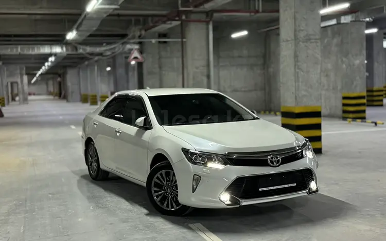 Toyota Camry 2017 года за 12 900 000 тг. в Шымкент