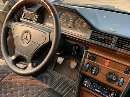 Mercedes-Benz E 220 1993 года за 2 200 000 тг. в Караганда – фото 8
