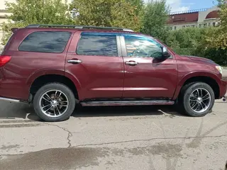 Toyota Sequoia, 2008