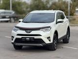 Toyota RAV4 2017 года за 10 490 000 тг. в Тараз – фото 2