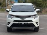 Toyota RAV4 2017 года за 10 490 000 тг. в Тараз