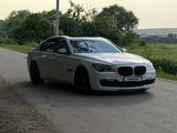 BMW 750 2010 года за 11 500 000 тг. в Алматы – фото 2
