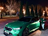 BMW M5 2025 года за 84 500 000 тг. в Алматы – фото 2