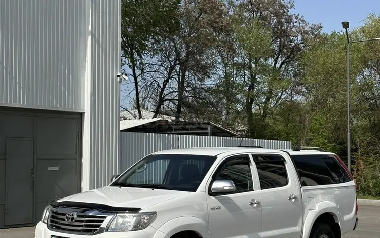 Toyota Hilux 2013 года за 15 000 000 тг. в Алматы